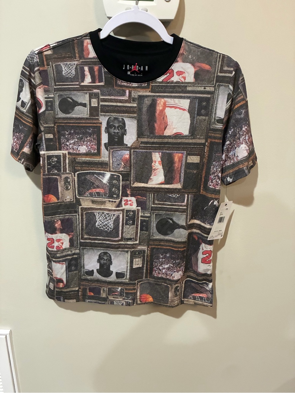 Jordan Kids Graphic Tee in Black, Gray, Red